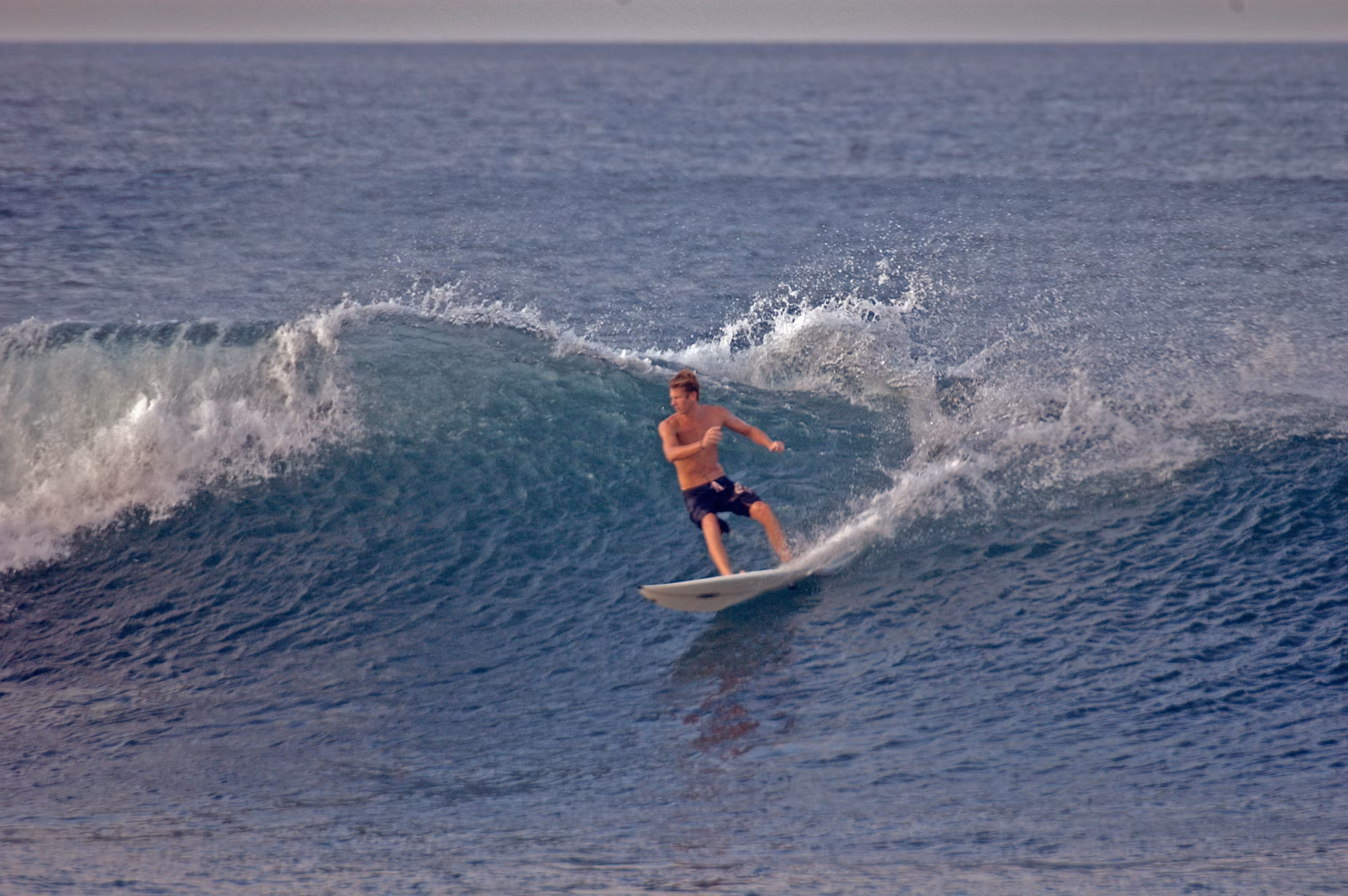 Mastering the Waves: A Comprehensive Guide to Surfing Techniques